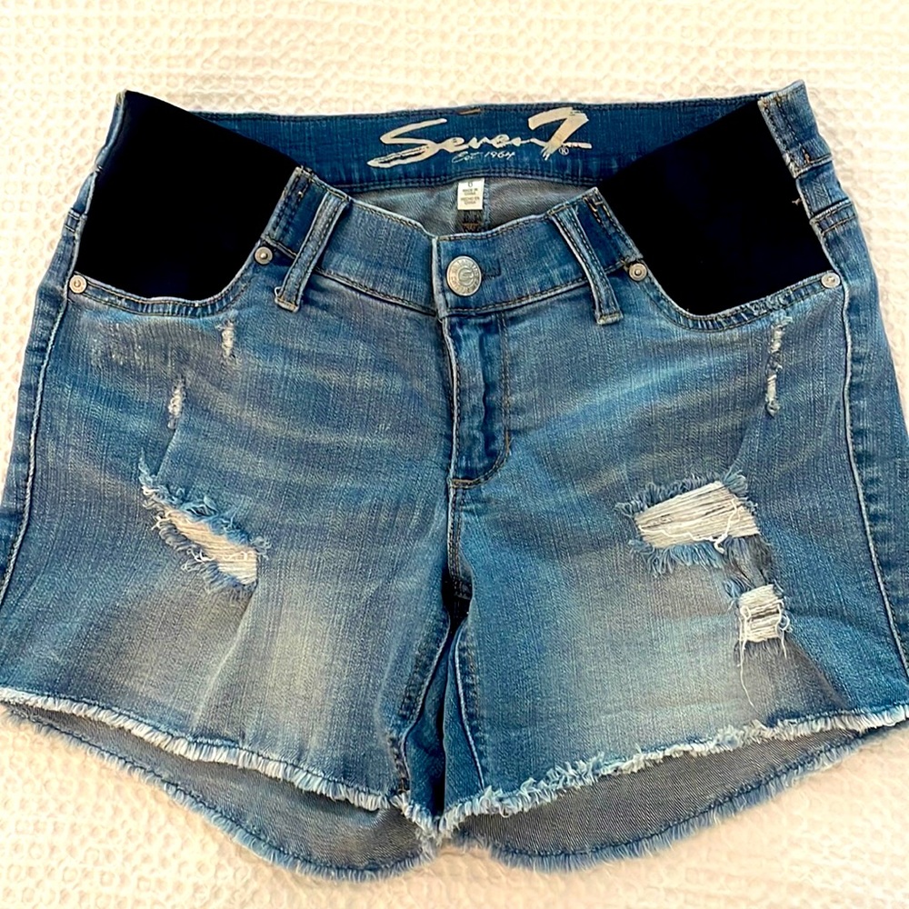 Seven7 Maternity Jean shorts; size 6; high stretch denim; excellent condition